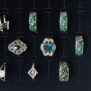 Size 6 Entire Elegant Gold and Green Jewelry Set.